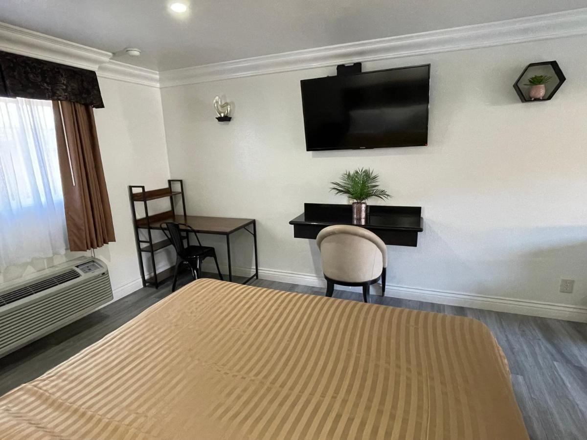 Rodeway Inn Santa Ana Extérieur photo