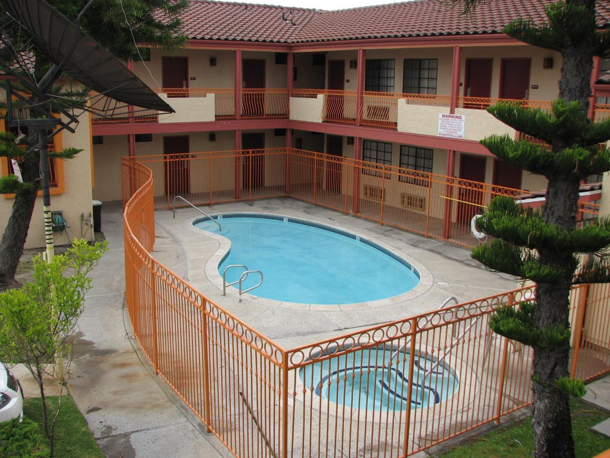 Rodeway Inn Santa Ana Extérieur photo