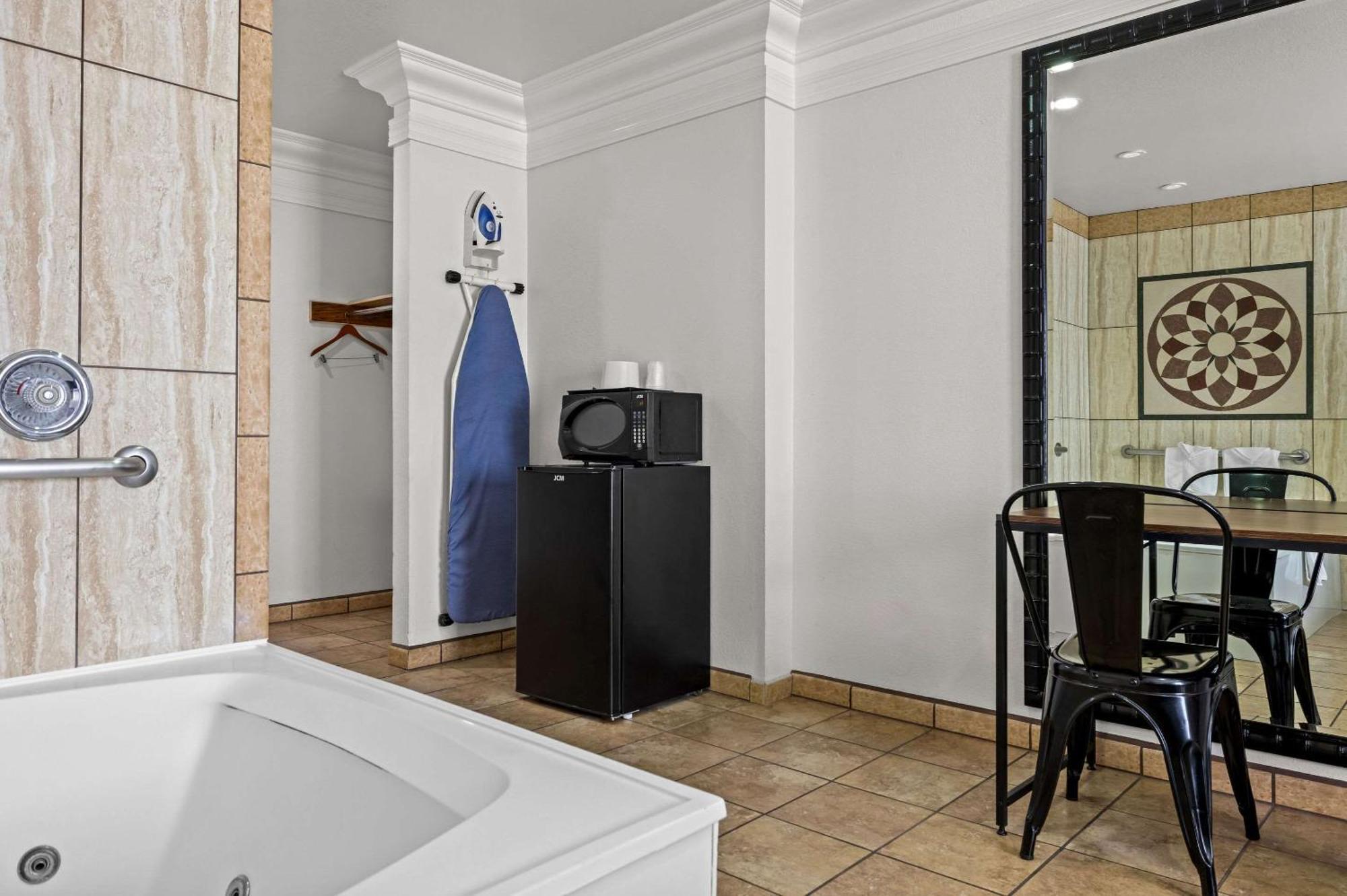 Rodeway Inn Santa Ana Extérieur photo