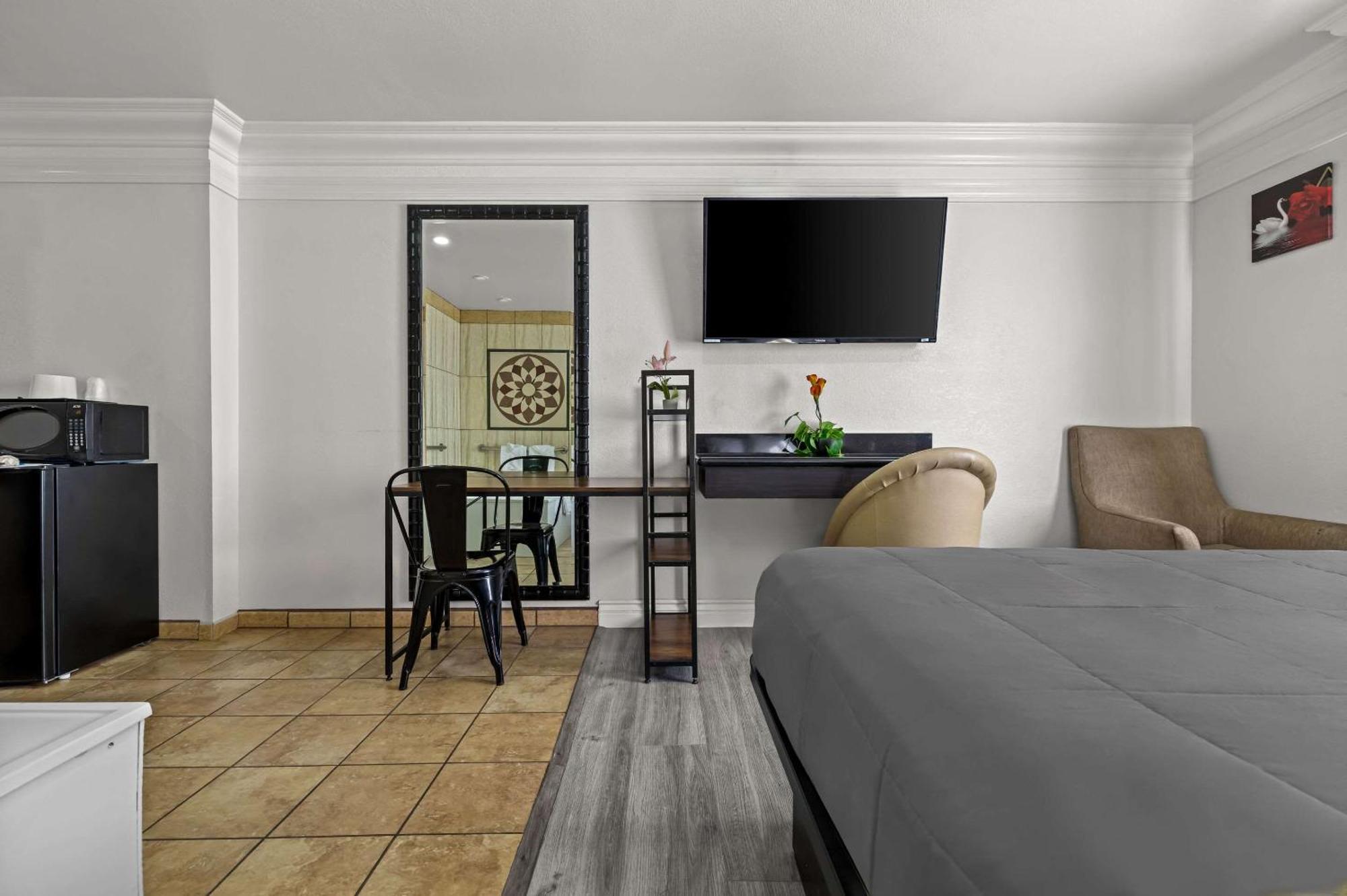 Rodeway Inn Santa Ana Extérieur photo