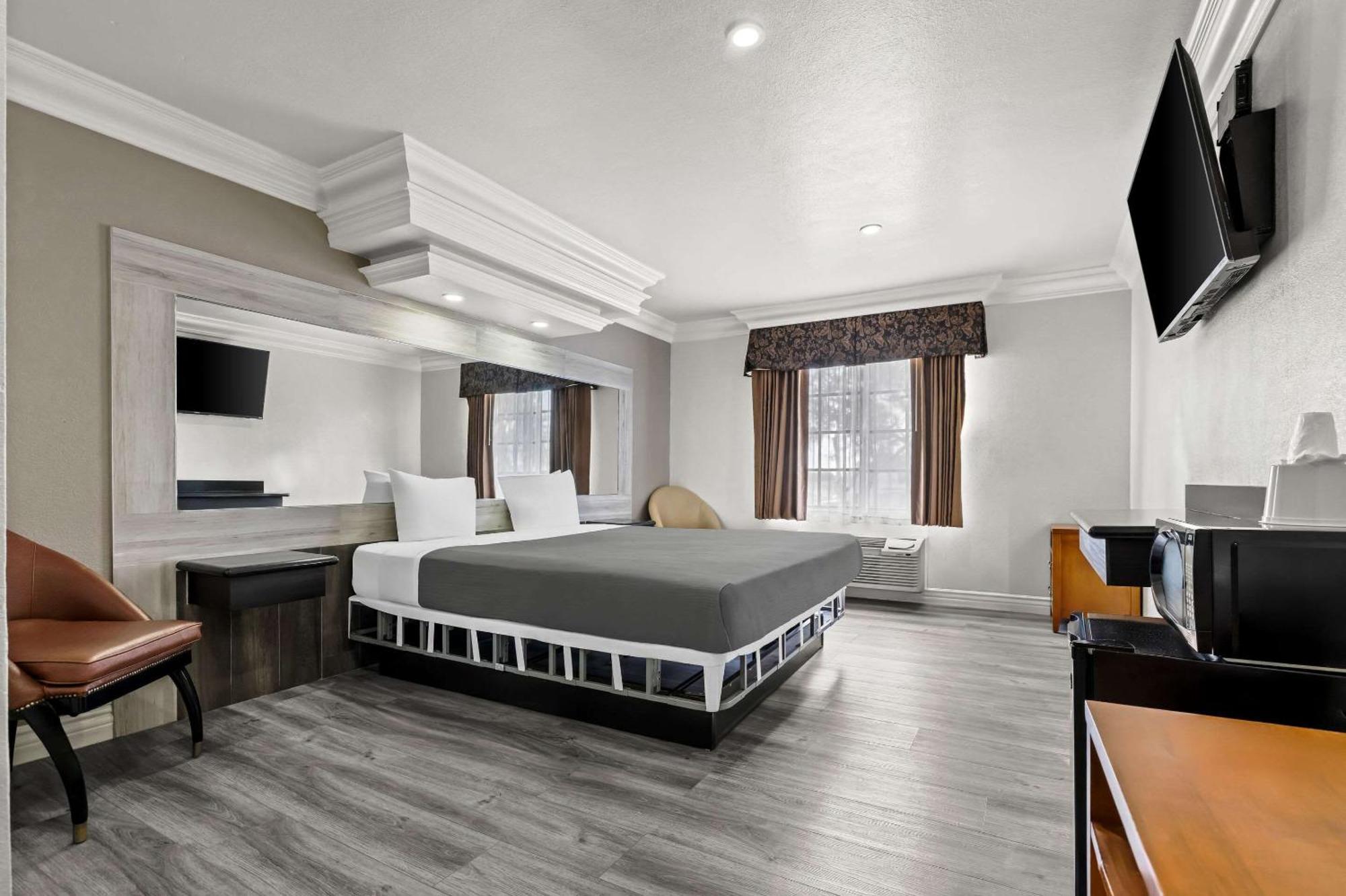 Rodeway Inn Santa Ana Extérieur photo