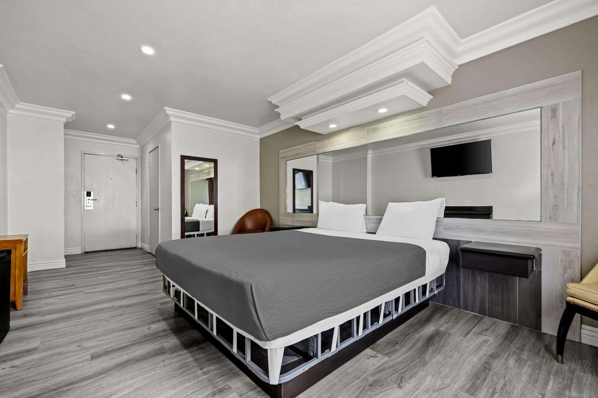 Rodeway Inn Santa Ana Extérieur photo