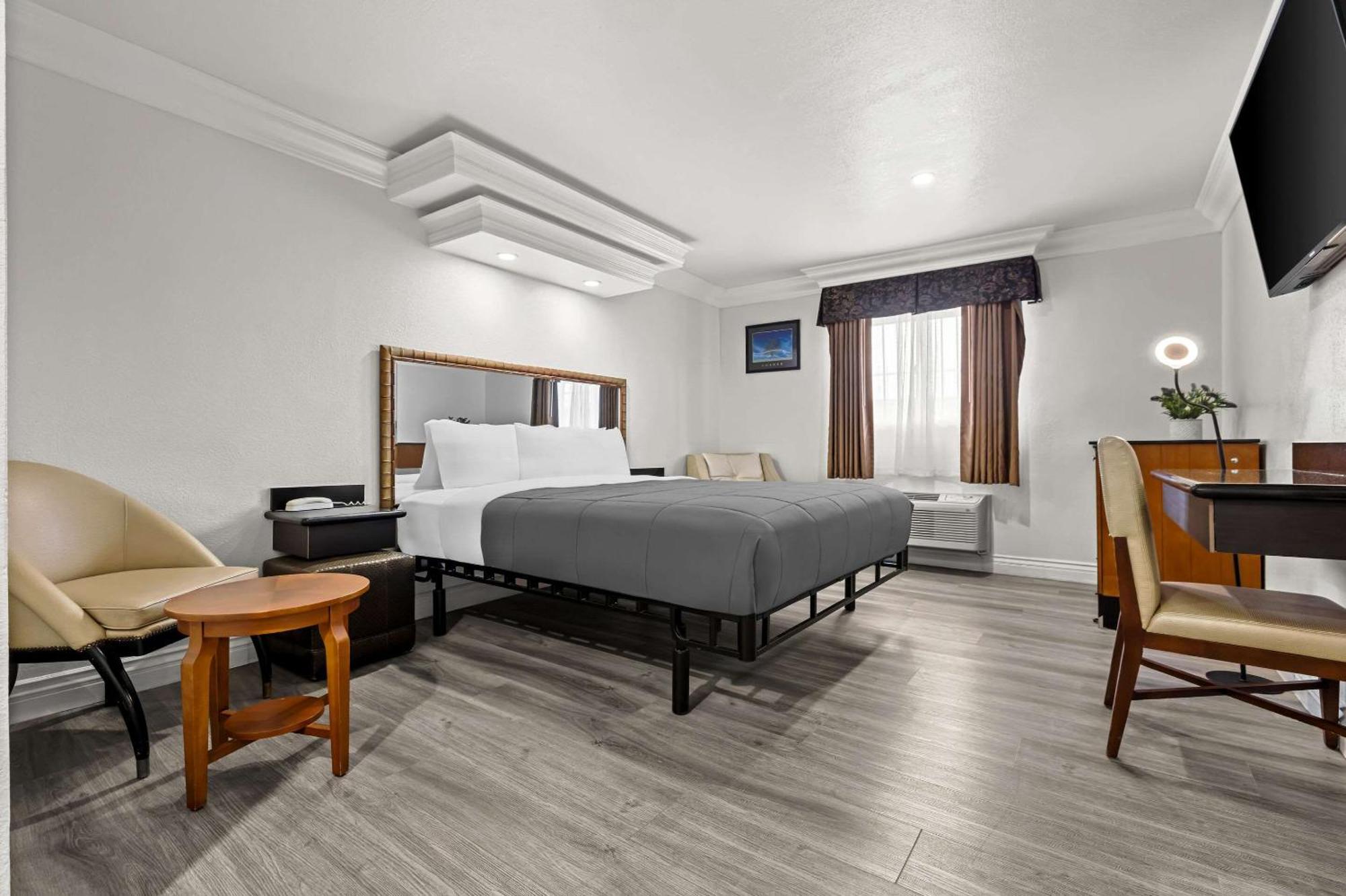 Rodeway Inn Santa Ana Extérieur photo