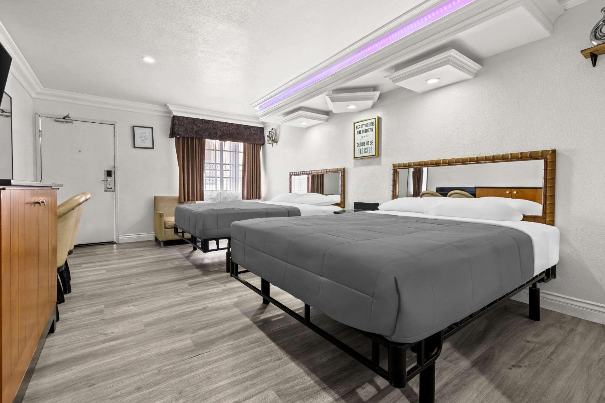 Rodeway Inn Santa Ana Extérieur photo