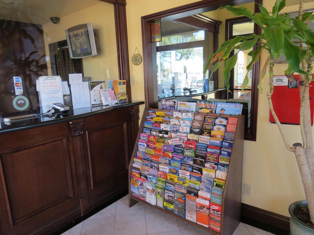 Rodeway Inn Santa Ana Extérieur photo
